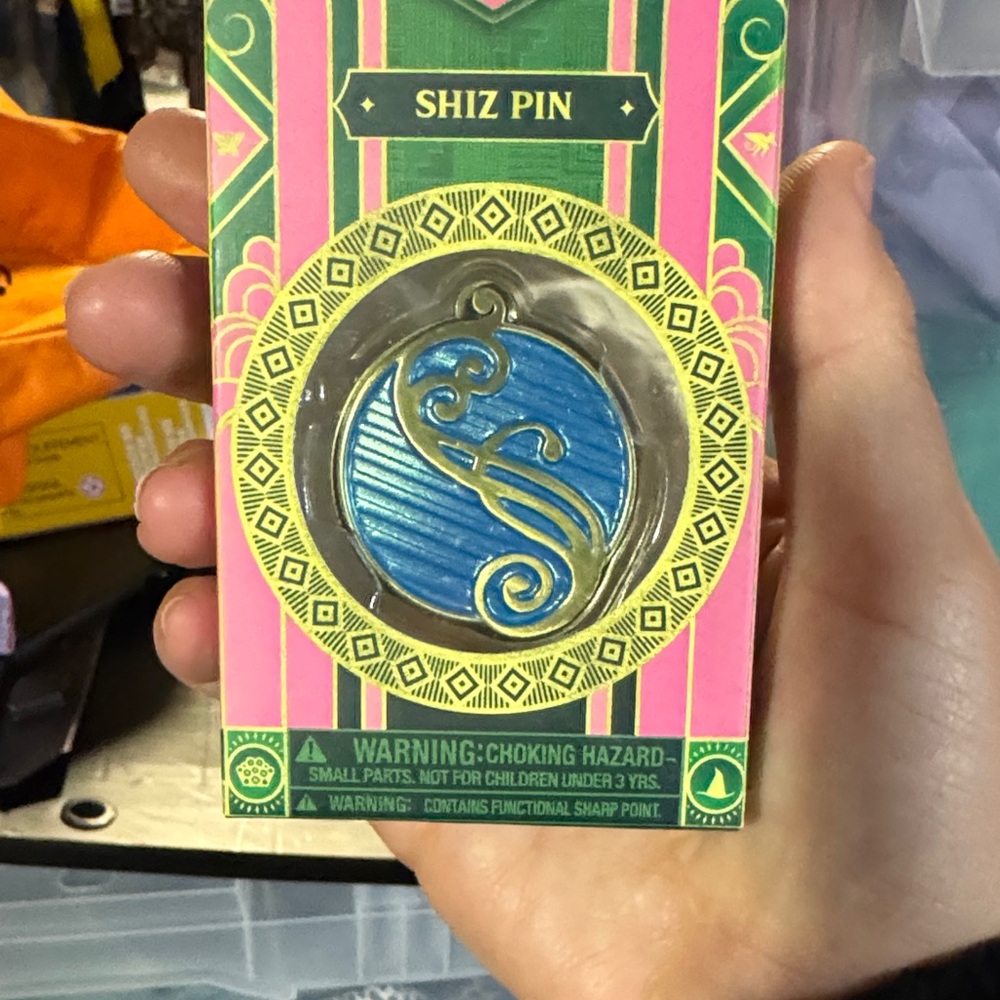 Wicked Glinda elphiba Shiz Pin Blue Accessory